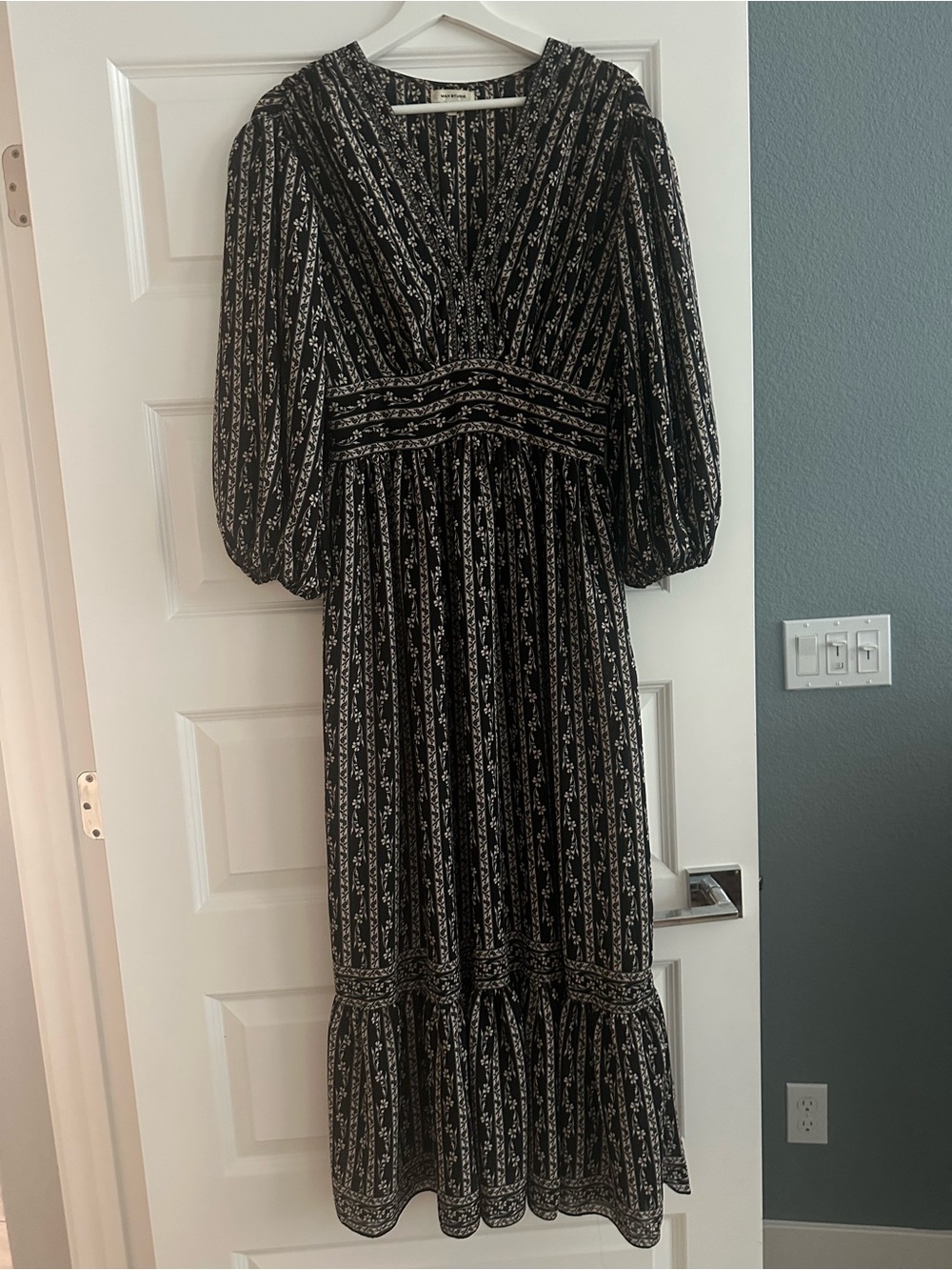 Max Studio Black and White Floral V-Neck Midi Dress with Puff Sleeves.